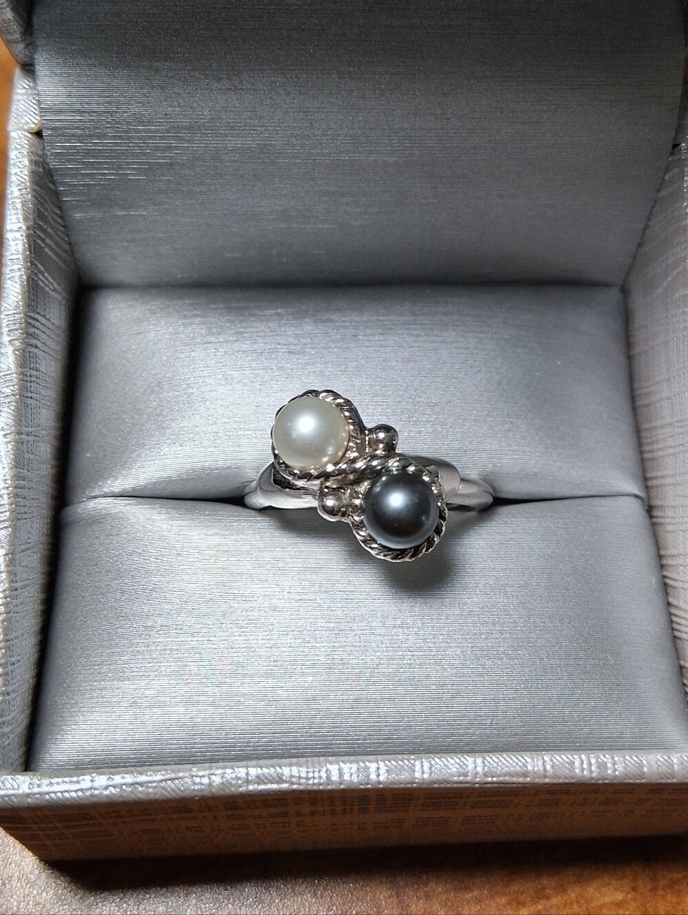 Vintage Avon Ring with Faux Black & White Pearl. Size 7.